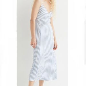 Gorgeous and unique H&M dress. Casual elegance.